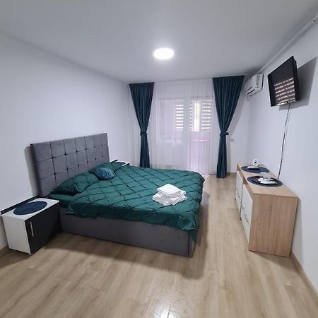 Garsoniera Luxury Lorena Pitesti Ngoại thất bức ảnh